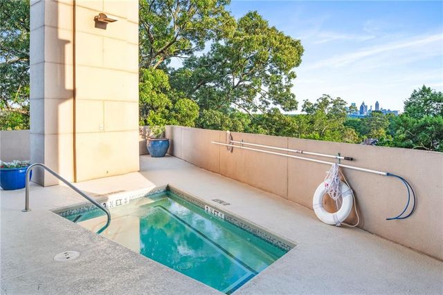 2881 Peachtree Road NE 2304, Atlanta, GA 30305