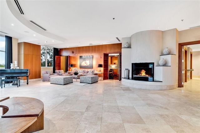 2881 Peachtree Road NE 2304, Atlanta, GA 30305
