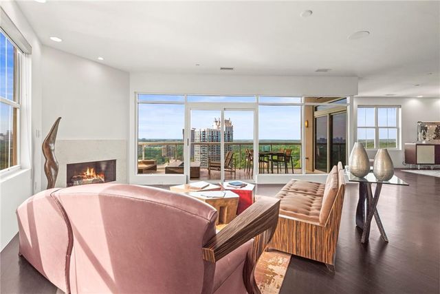 2881 Peachtree Road NE 2304, Atlanta, GA 30305