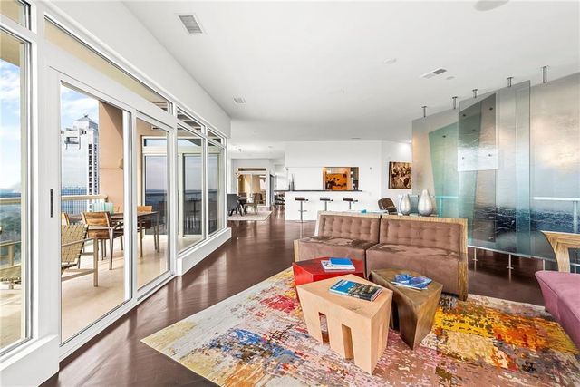2881 Peachtree Road NE 2304, Atlanta, GA 30305