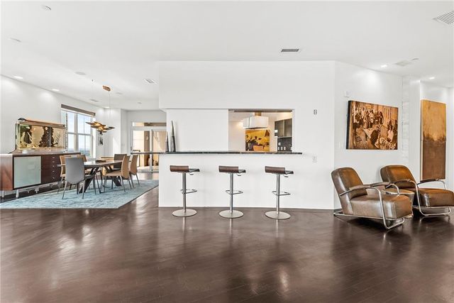 2881 Peachtree Road NE 2304, Atlanta, GA 30305
