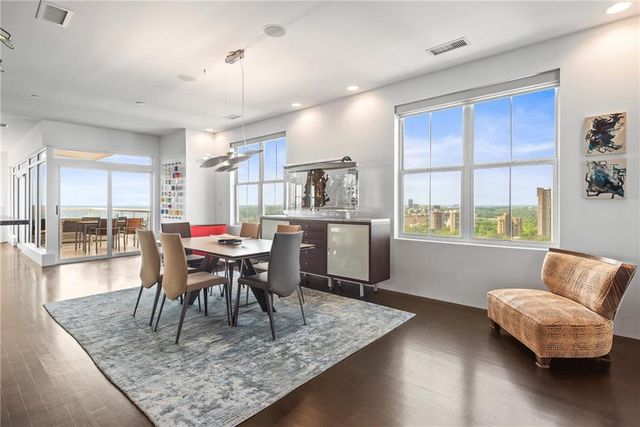 2881 Peachtree Road NE 2304, Atlanta, GA 30305