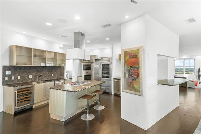 2881 Peachtree Road NE 2304, Atlanta, GA 30305