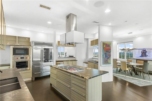 2881 Peachtree Road NE 2304, Atlanta, GA 30305