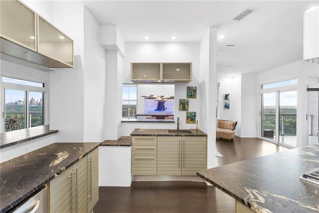 2881 Peachtree Road NE 2304, Atlanta, GA 30305