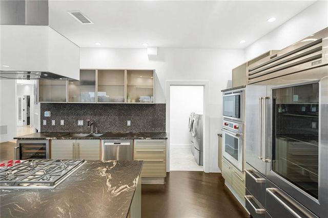 2881 Peachtree Road NE 2304, Atlanta, GA 30305