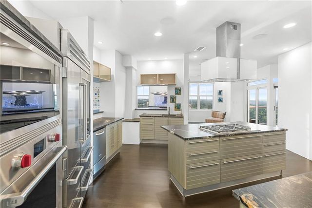 2881 Peachtree Road NE 2304, Atlanta, GA 30305