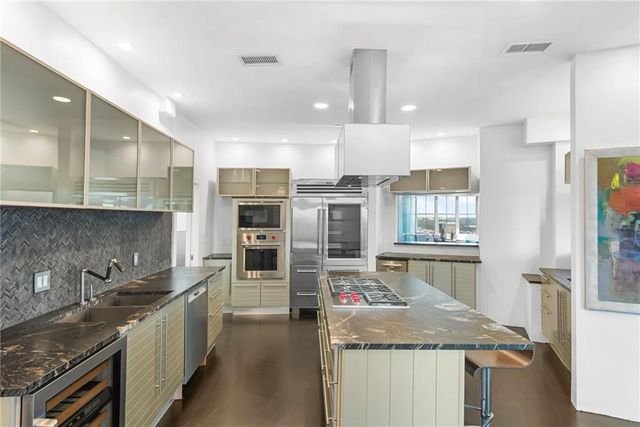 2881 Peachtree Road NE 2304, Atlanta, GA 30305