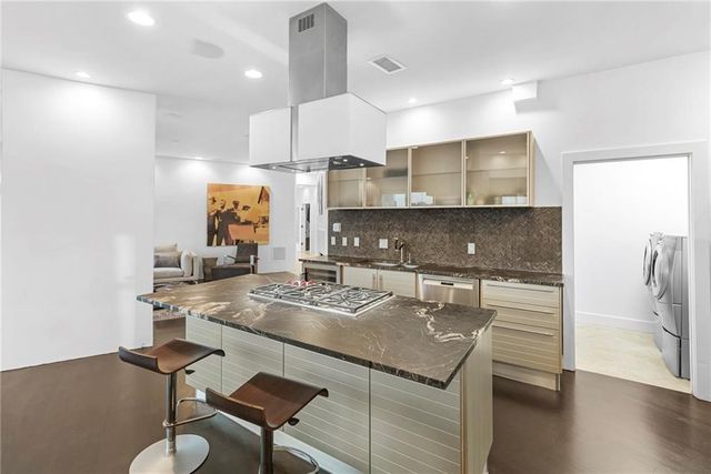2881 Peachtree Road NE 2304, Atlanta, GA 30305