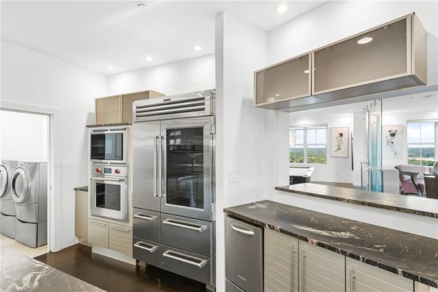 2881 Peachtree Road NE 2304, Atlanta, GA 30305