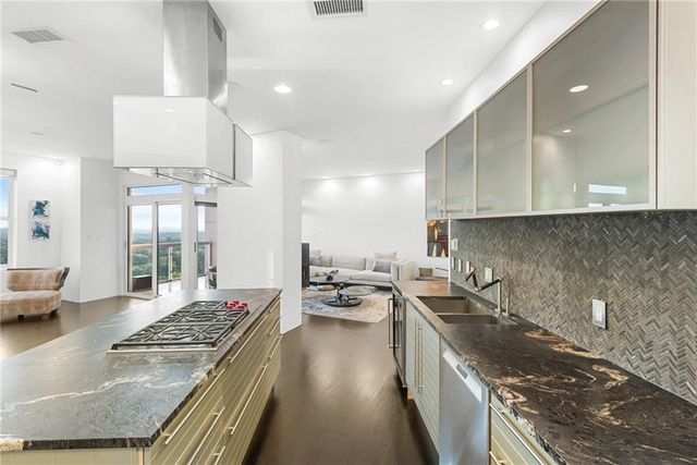 2881 Peachtree Road NE 2304, Atlanta, GA 30305