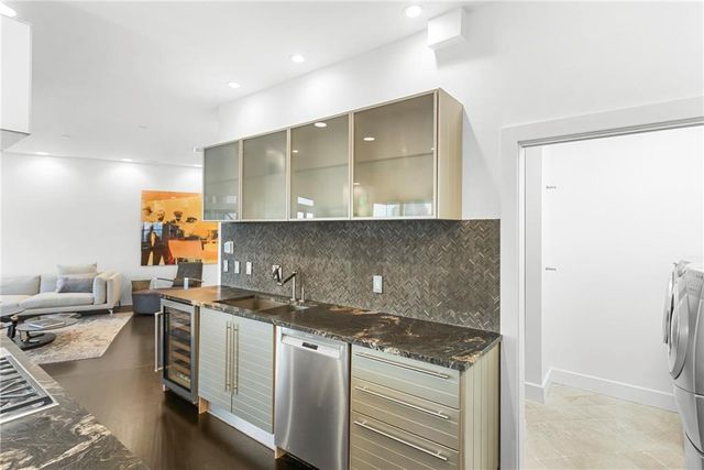 2881 Peachtree Road NE 2304, Atlanta, GA 30305