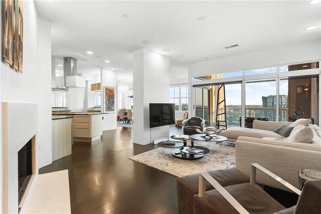 2881 Peachtree Road NE 2304, Atlanta, GA 30305