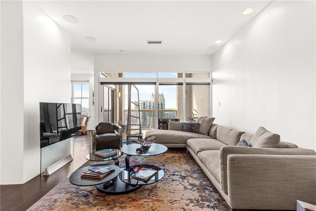 2881 Peachtree Road NE 2304, Atlanta, GA 30305