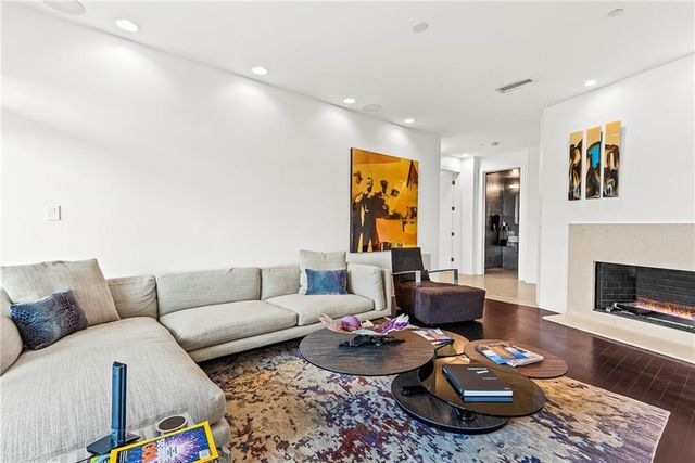 2881 Peachtree Road NE 2304, Atlanta, GA 30305
