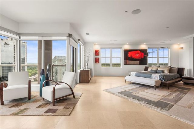 2881 Peachtree Road NE 2304, Atlanta, GA 30305