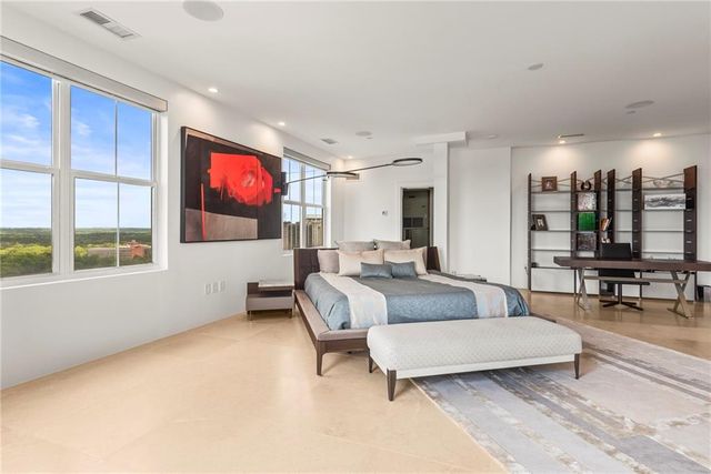 2881 Peachtree Road NE 2304, Atlanta, GA 30305
