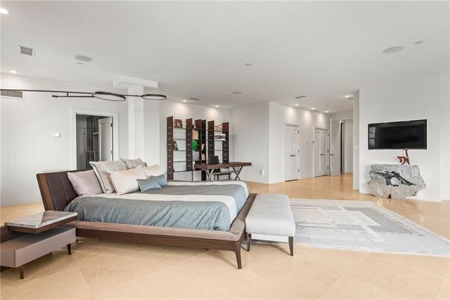 2881 Peachtree Road NE 2304, Atlanta, GA 30305