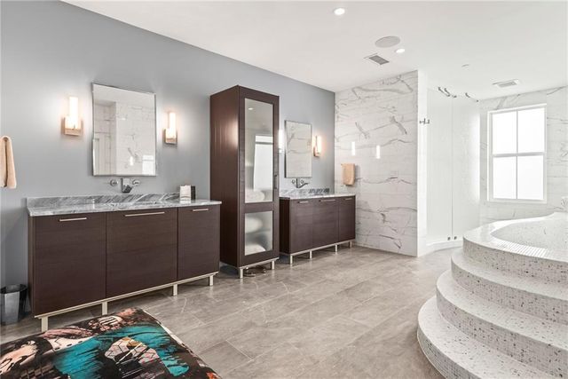 2881 Peachtree Road NE 2304, Atlanta, GA 30305