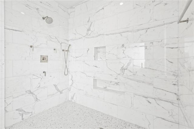 2881 Peachtree Road NE 2304, Atlanta, GA 30305