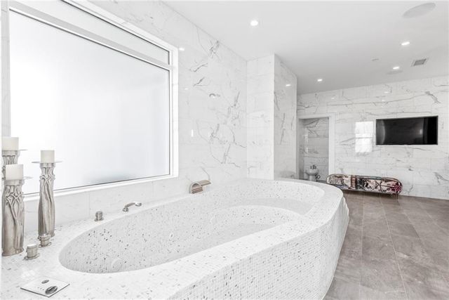 2881 Peachtree Road NE 2304, Atlanta, GA 30305
