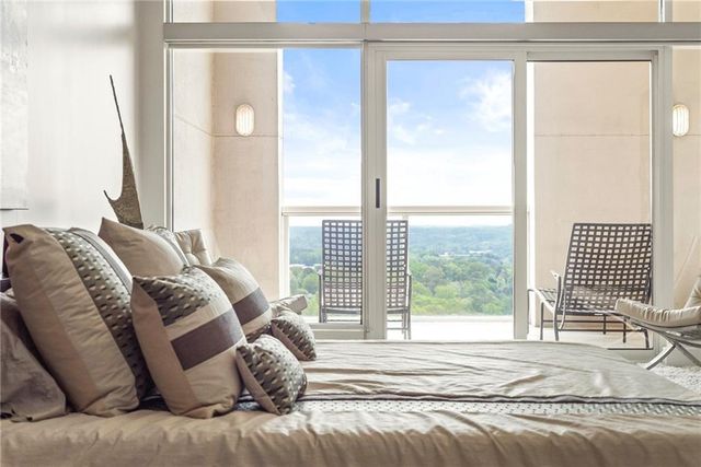 2881 Peachtree Road NE 2304, Atlanta, GA 30305