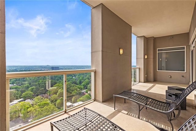2881 Peachtree Road NE 2304, Atlanta, GA 30305