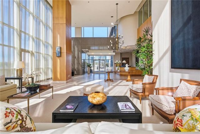 2881 Peachtree Road NE 2304, Atlanta, GA 30305