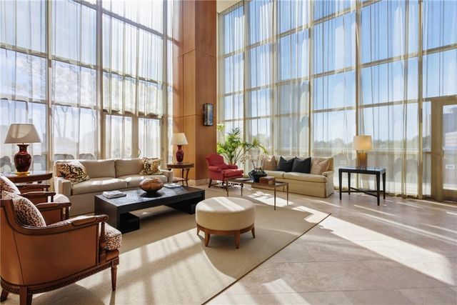 2881 Peachtree Road NE 2304, Atlanta, GA 30305