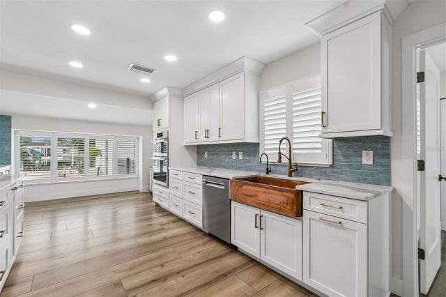3941 E EDEN ROC CIRCLE, Tampa, FL 33634