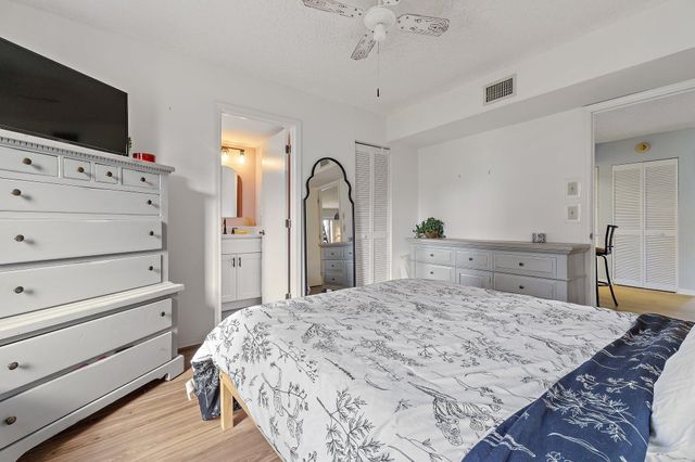 212 SE Village Drive 212, Port St Lucie, FL 34952