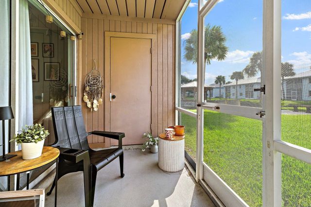 212 SE Village Drive 212, Port St Lucie, FL 34952