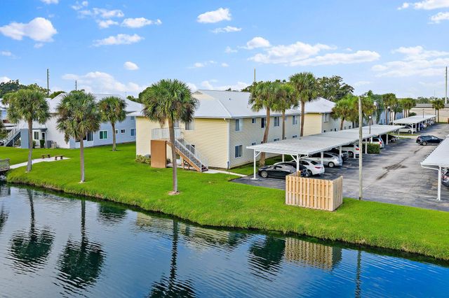 212 SE Village Drive 212, Port St Lucie, FL 34952