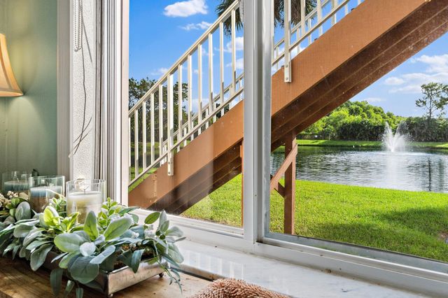 212 SE Village Drive 212, Port St Lucie, FL 34952