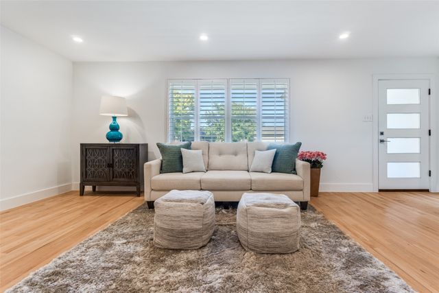 3078 Newcastle Drive, Dallas, TX 75220