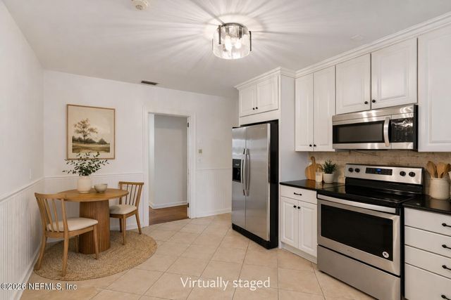 1367 RIVERBIRCH Lane, Jacksonville, FL 32207