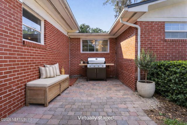 1367 RIVERBIRCH Lane, Jacksonville, FL 32207