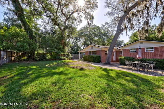1367 RIVERBIRCH Lane, Jacksonville, FL 32207