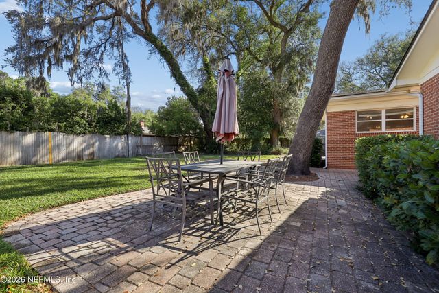 1367 RIVERBIRCH Lane, Jacksonville, FL 32207