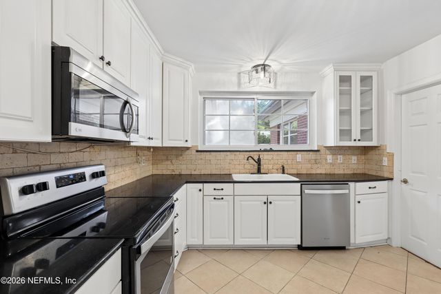 1367 RIVERBIRCH Lane, Jacksonville, FL 32207