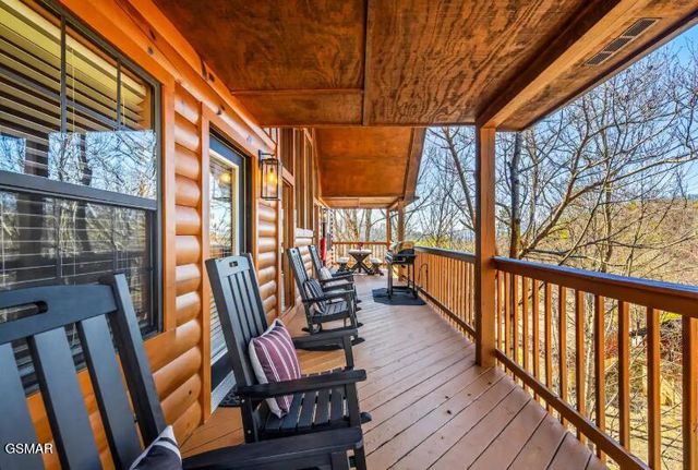 1615 Pinewood Way, Sevierville, TN 37862