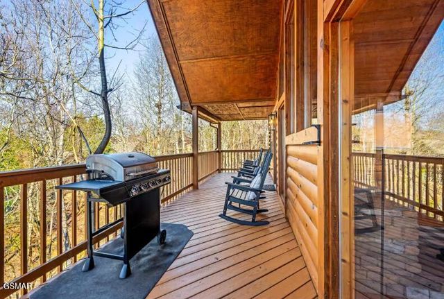 1615 Pinewood Way, Sevierville, TN 37862