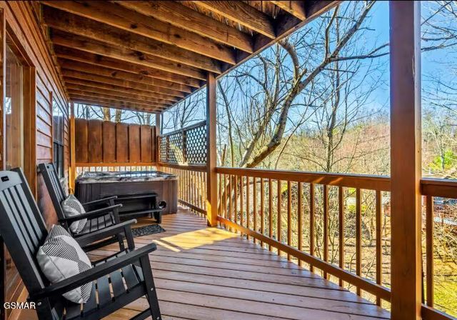 1615 Pinewood Way, Sevierville, TN 37862