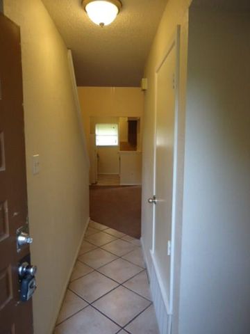 2213 Singletree Ave B, Austin, TX 78727