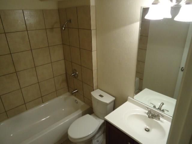 2213 Singletree Ave B, Austin, TX 78727