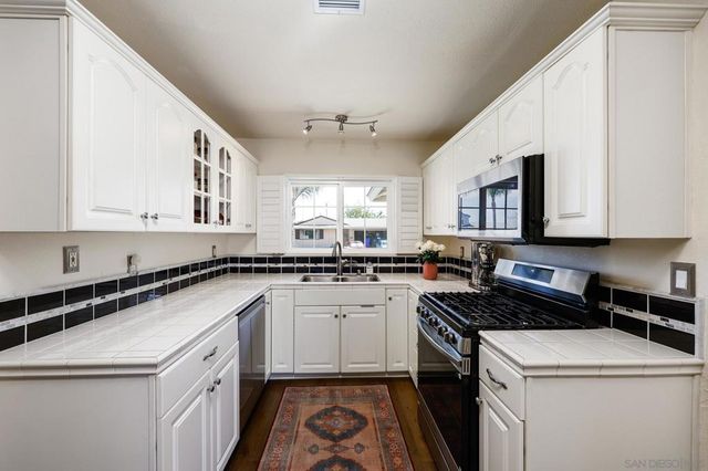 10036 White Pine Ln, Santee, CA 92071