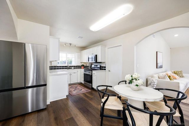 10036 White Pine Ln, Santee, CA 92071