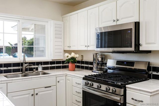 10036 White Pine Ln, Santee, CA 92071