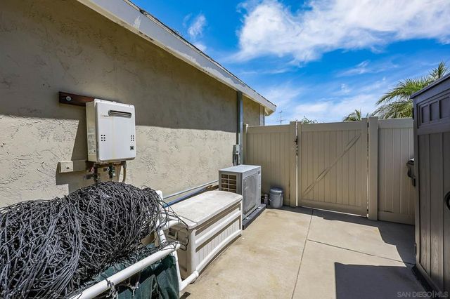 10036 White Pine Ln, Santee, CA 92071