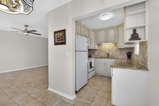 3402 Cynthia Lane 201, Lake Worth Beach, FL 33461